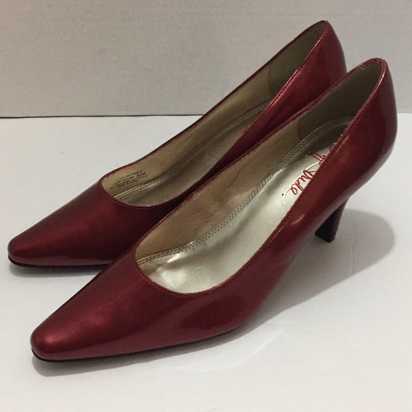 Life Stride Maroon Pumps - Picture 2 of 5